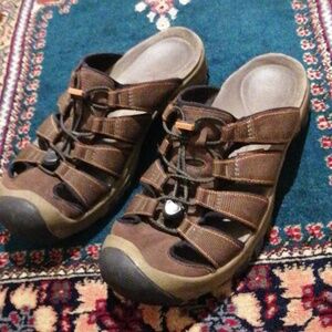 Mens Keen size 9 sandals